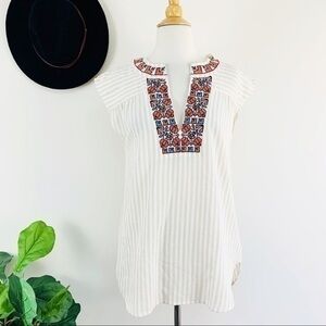 Madewell decorated neckline blouse. G6084